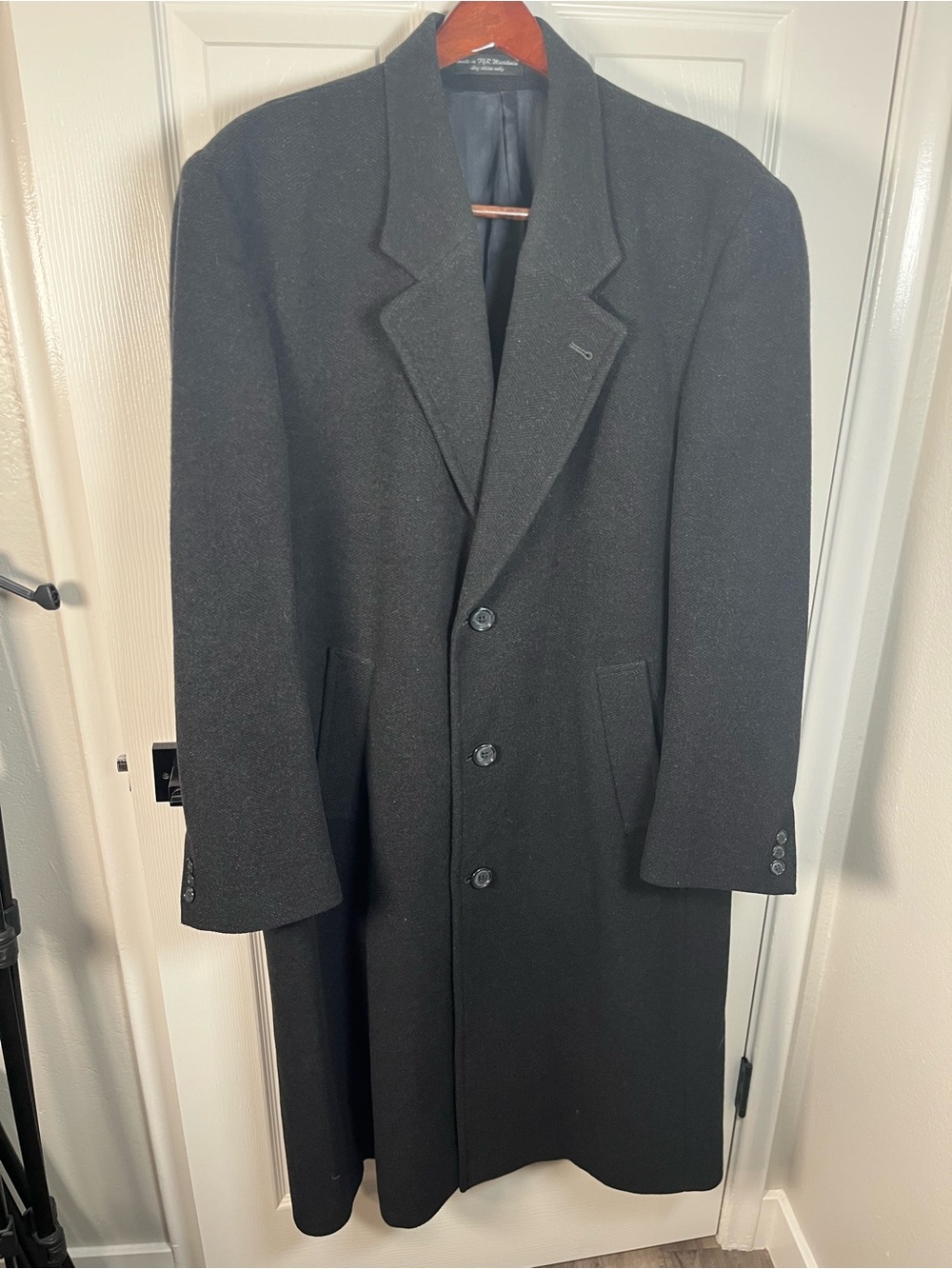 Gianfranco Ruffini Men’s Cashmere blend trench coat. Size Medium.